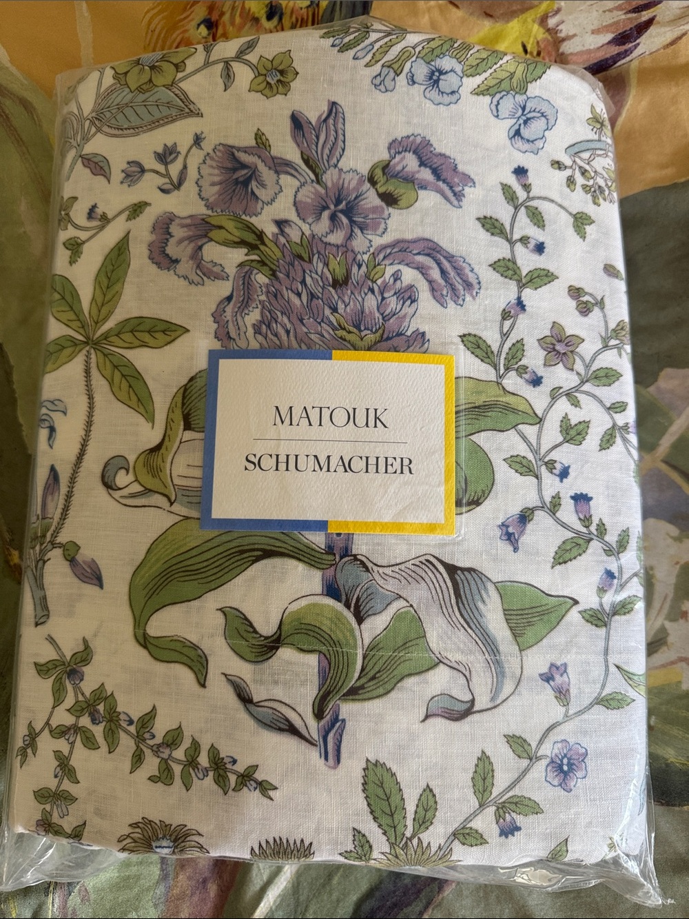 Matouk schumacher 100%  Linen queen sheet set. 4 PCs new  pomegranate $1200